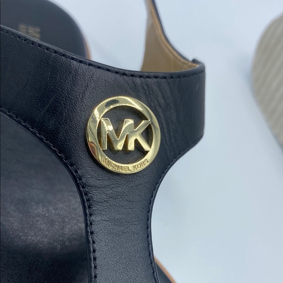 ✨Michael Kors Black T-Strap Sandals with Gold Hardware✨ - Picture 2 of 8